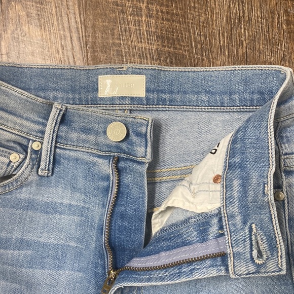 MOTHER THE INSIDER CROP STEP FRAY IN CRAFTY SIDE EMBROIDERED LIGHT WASH HI RISE - Picture 9 of 16